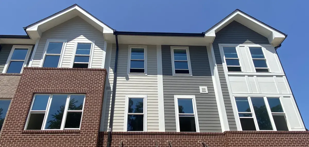 Photo of front of apartment building