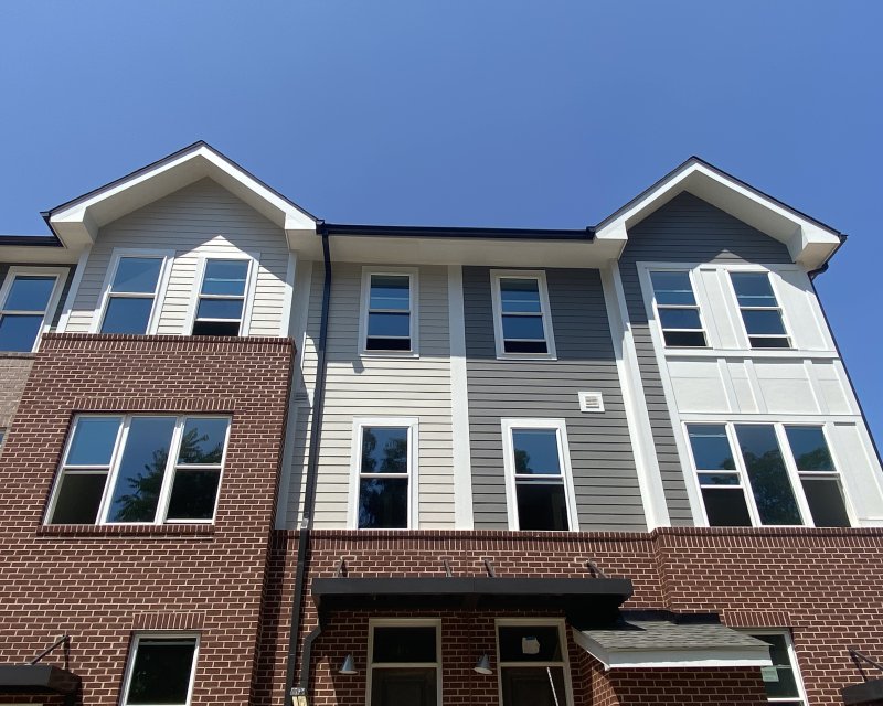 Photo of front of apartment building